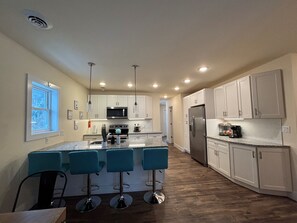 Frigorífic, microones, forn i placa de cuina 