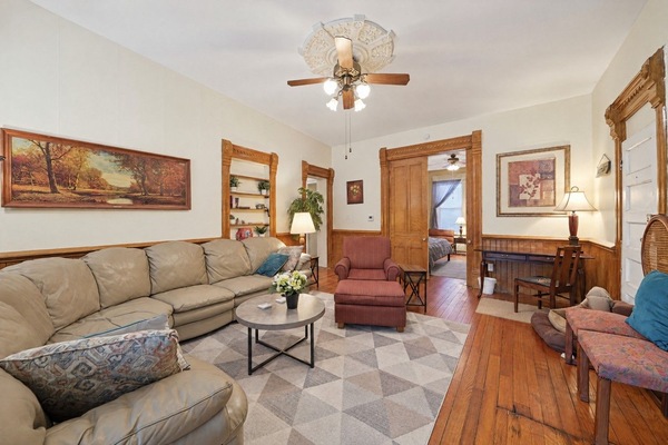 Living Room | Sectional Sofa | Ceiling Fan