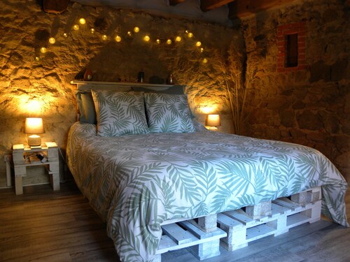 Bed and breakfast La Loge 2 persons, in the countryside, 4 mn from A71/A714.