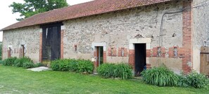 Exterior - Bed and breakfast La Loge 2 persons, in the countryside, 4 mn from A71/A714. (Verneix)