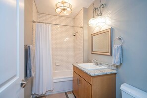 Hair dryer - Beautiful Condo in the Heart of Downtown Nashville (Nashville)