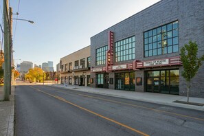 Exterior - Beautiful Condo in the Heart of Downtown Nashville (Nashville)