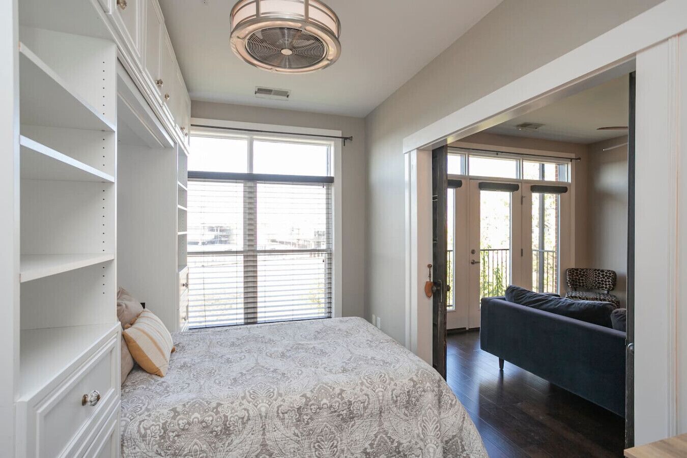 Desk, iron/ironing board, WiFi