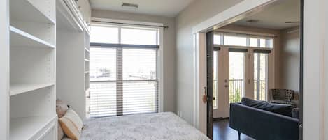 Bureau, fer et planche Ă repasser, Wi-Fi