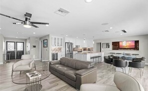 Smart TV, stereo - Intracoastal Waterway Paradise (Fort Myers Beach)