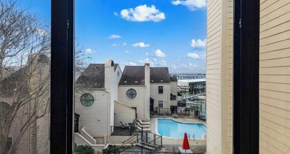 Elegant Lakefront Condo Showcasing Spectacular Views.