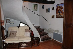 TV - Village house Entrechaux (Entrechaux)