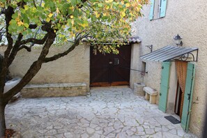 Property grounds - Village house Entrechaux (Entrechaux)