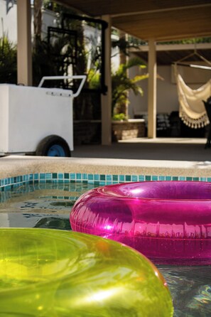 Tina de hidromasaje al aire libre