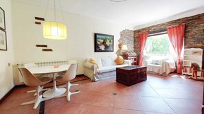 TV, fireplace - Your little house in the mountains (Castejón de Sos)