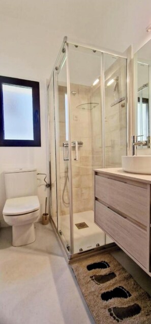 Hair dryer, towels, soap, toilet paper - Your little house in the mountains (Castejón de Sos)