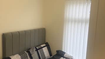 4 bedrooms, iron/ironing board, free WiFi, bed sheets
