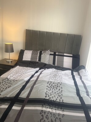 4 dormitorios, tabla de planchar con plancha, wifi gratis y ropa de cama