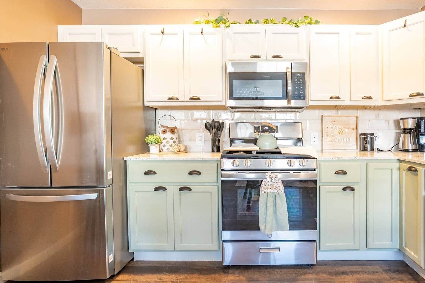 Geladeira, micro-ondas, fogão, cooktop