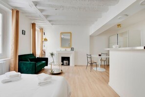 1 camera, ferro/asse da stiro, Wi-Fi, lenzuola
