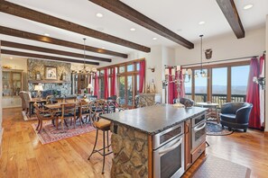 Dining - LUX Lodge - Sauna, Chef Kitchen+ Long Range Views! (Banner Elk)