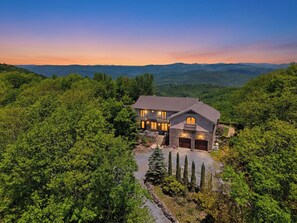 Exterior - LUX Lodge - Sauna, Chef Kitchen+ Long Range Views! (Banner Elk)