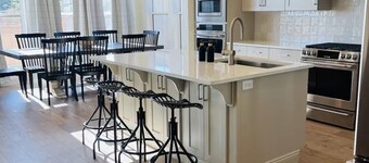 Excellent 5-bedroom house with AC in charming Washington