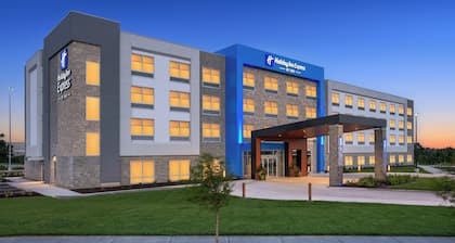 Holiday Inn Express & Suites Overland Park South