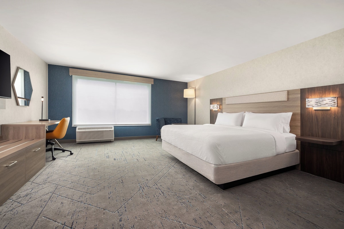 Premium bedding, memory foam beds, in-room safe, individually decorated