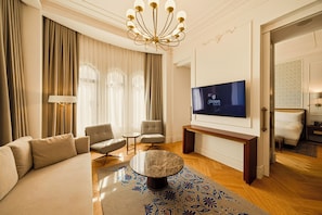 Minibar, iron/ironing board, free WiFi - L'Union Han Istanbul, Vignette Collection by IHG (Istanbul)