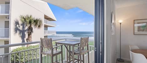 公寓客房, 1 張加大雙人床及 1 張梳化床, 露台, 海景 (Seaward D-102) | 室外用餐