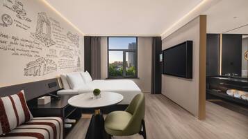 1 King Standard | Premium bedding, down comforters, minibar, desk