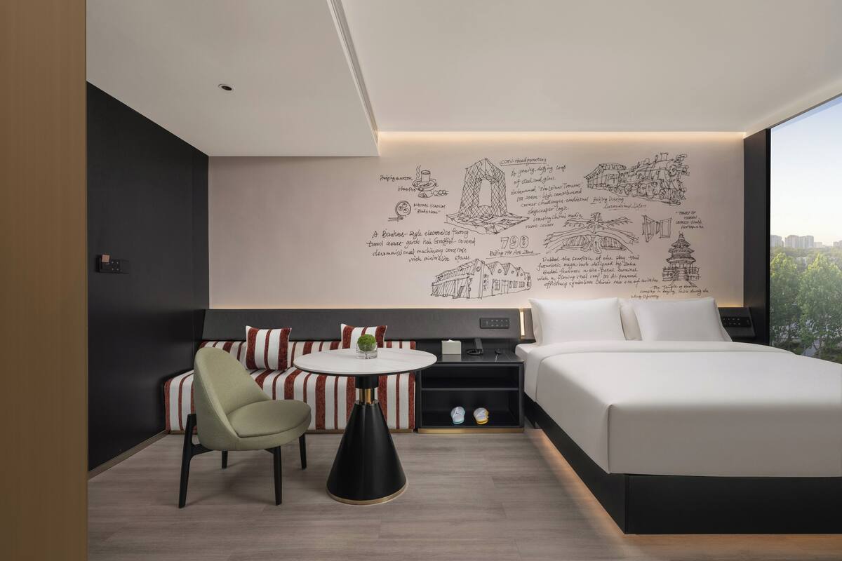 Habitación estándar, 1 cama de matrimonio grande | Ropa de cama de alta calidad, edredones de plumas, minibar y escritorio