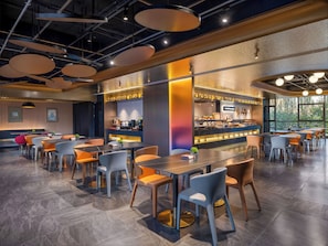 Se ofrece un desayuno bufé (58 CNY por persona)