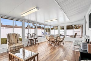 Leilighet, flere senger, adgang til basseng, bassengutsikt (Seaview Dreams) | Oppholdsområde