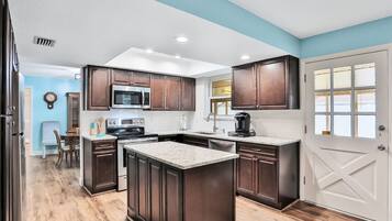 Condo, Multiple Beds, Pool Access, Pool View (Seaview Dreams) | Private kitchen