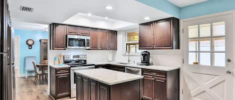 公寓客房, 多張床, 可使用泳池, 泳池景觀 (Seaview Dreams) | 私人廚房