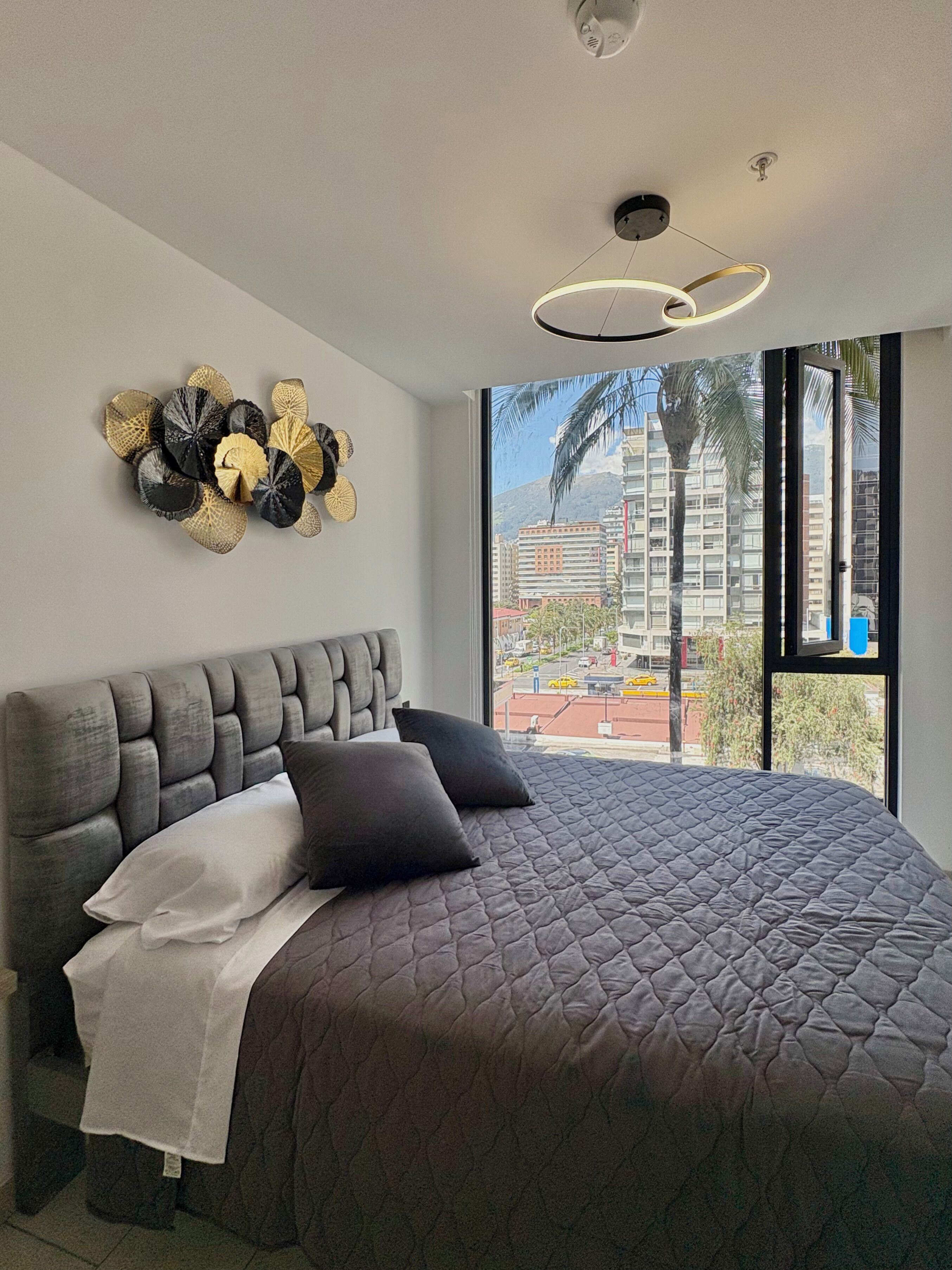 Luxury Studio | Laptop workspace, free WiFi