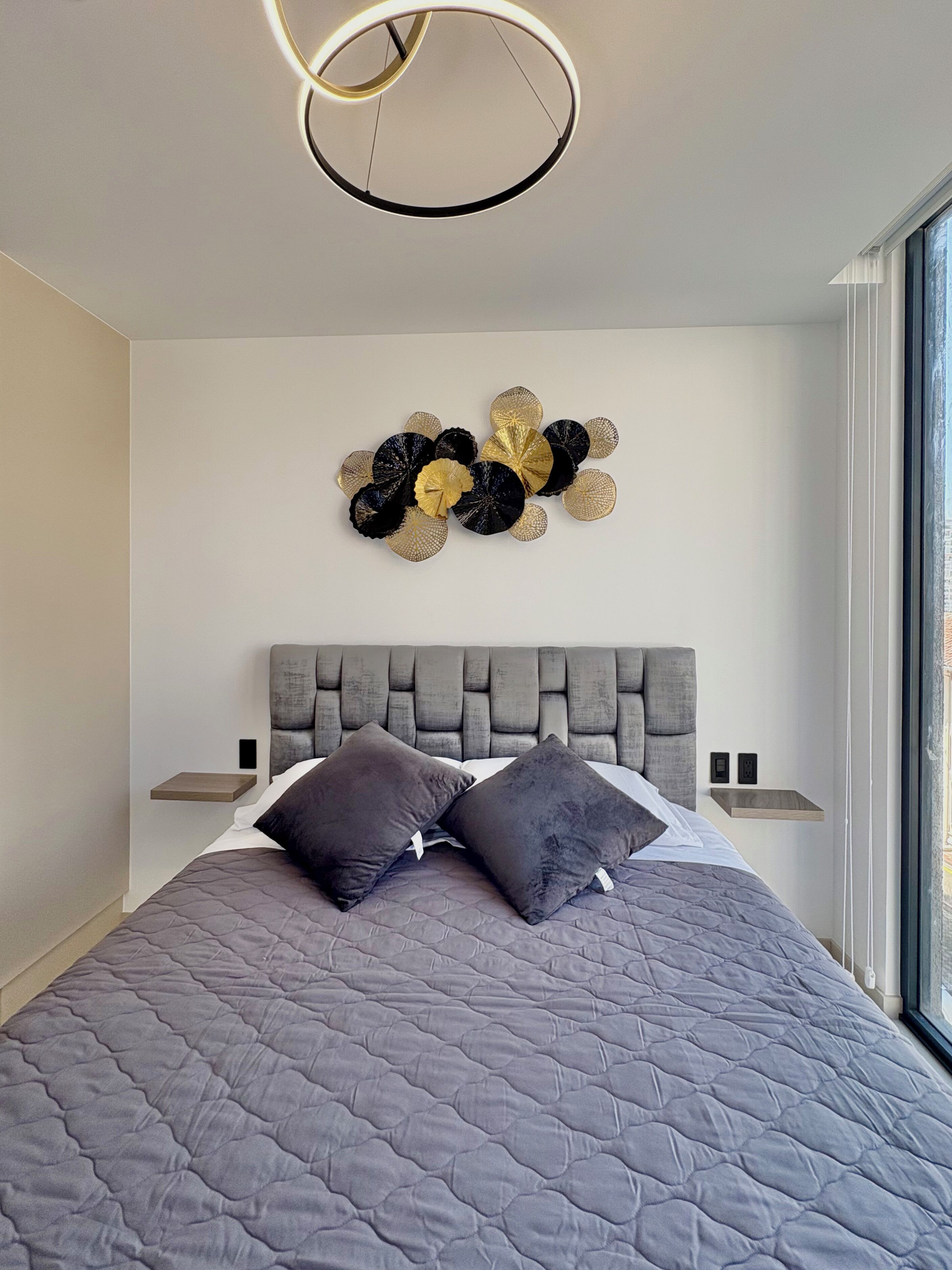 Luxury Studio | Laptop workspace, free WiFi