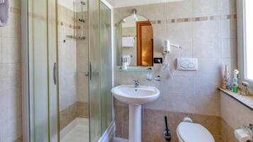 Superior-Doppelzimmer, Gartenblick | Badezimmer