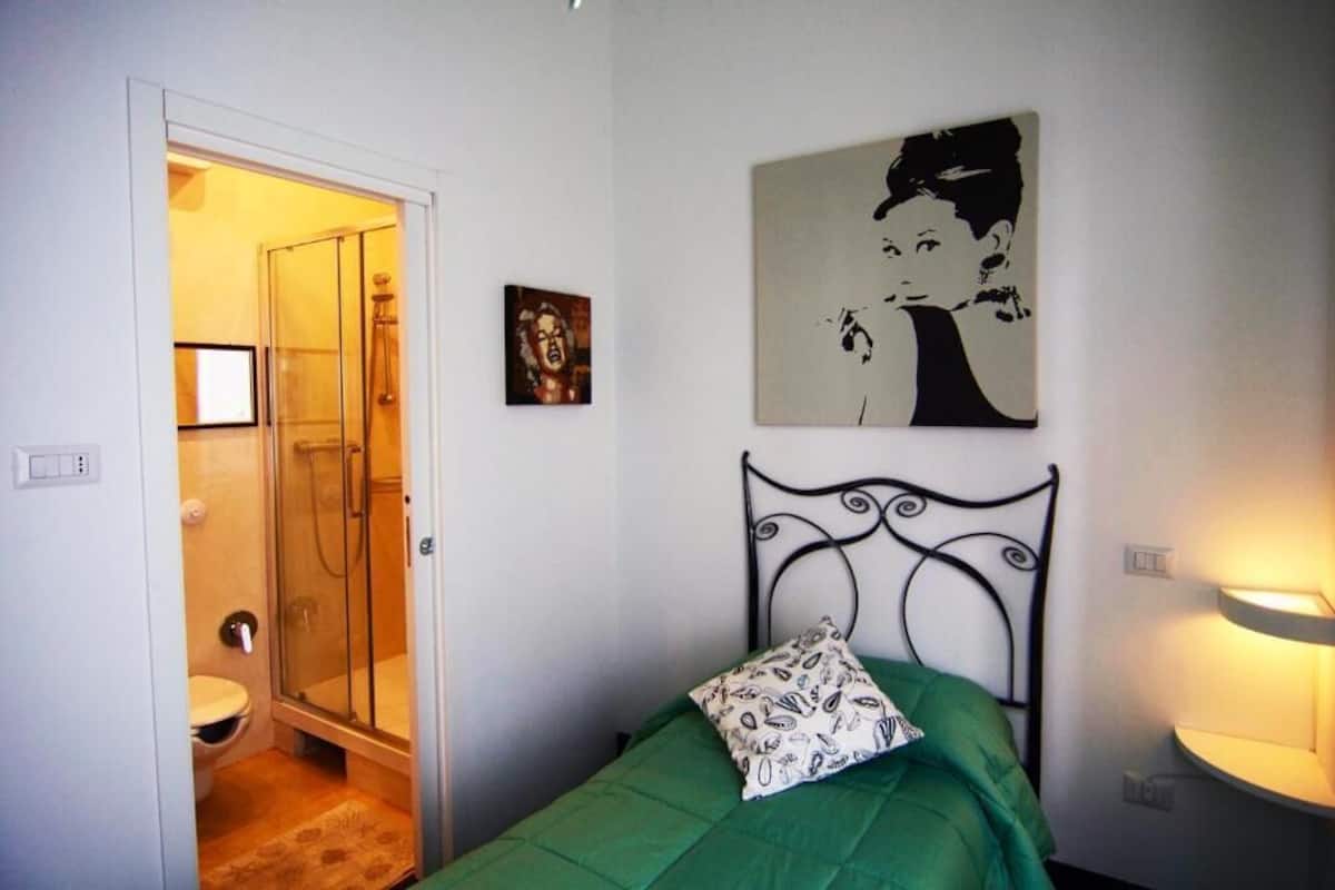 Classic-Einzelzimmer, Gartenblick | Zimmersafe, Verdunkelungsvorhänge, kostenloses WLAN