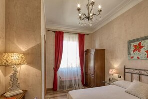 Chambre Double Supérieure, vue jardin | Coffres-forts dans les chambres, rideaux occultants, Wi-Fi gratuit