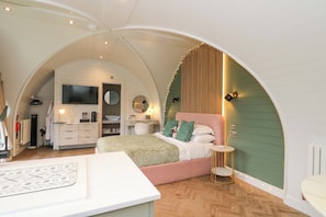 1 bedroom, individually decorated, individually furnished, free WiFi