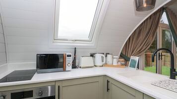 Cookware/dishes/utensils