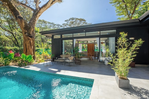 Peaceful Home surrounded by Nature w/ pool in Pelada w/ private pool