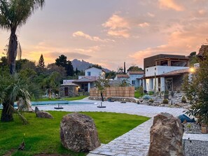 Property grounds - Laghetto-Villa in Sardinia within a botanical park, swimming pool and wifi (Sardegna)