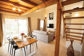 Interior - Laghetto-Villa in Sardinia within a botanical park, swimming pool and wifi (Sardegna)