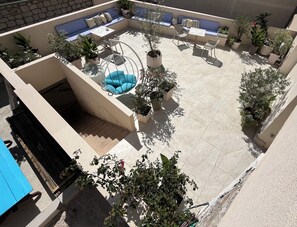 屋外ダイニングエリア