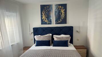 Apartemen, 2 kamar tidur | Tirai kedap cahaya dan Wi-Fi gratis