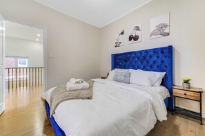 Iron/ironing board, Internet, bed sheets - Detached Luxury Getaway in Caledon| Sleeps 8 (caledon)