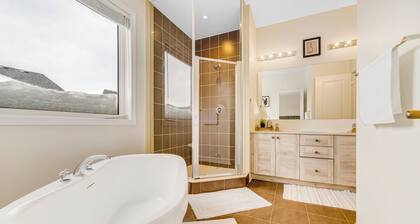 Modern Luxury 5 ⭐ Space in Caledon| Sleeps 8