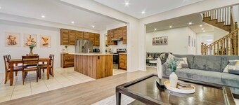 Detached Luxury Getaway in Caledon| Sleeps 8