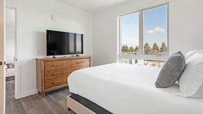 2 bedrooms, desk, iron/ironing board, WiFi - Landing | Amazing 2BD, Gym (Seattle)