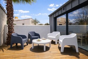 Outdoor dining - House near the sea – sleeps 6 people (Les Sables-d´Olonne)