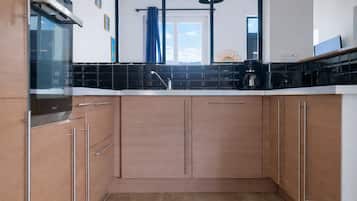 KĂŒhlschrank, Mikrowelle, Ofen, GeschirrspĂŒler